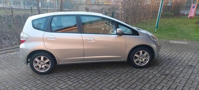 Gebraucht Honda Jazz 99 PS (72 kW) 2010 Silber Kleinwagen