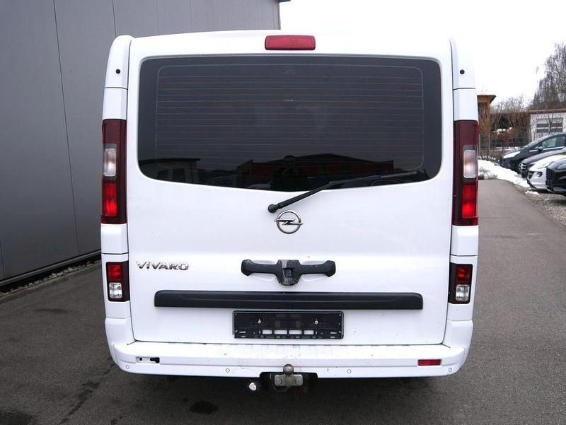 Używany Opel Vivaro 90 KM (66 kW) 2015 Biały Minivan