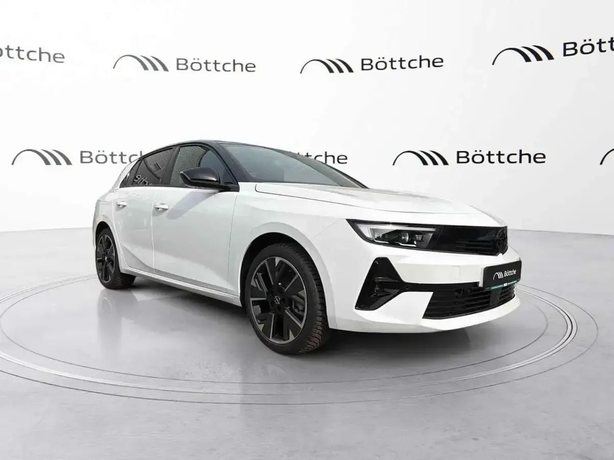 Neu Opel Astra 114 kW (156 PS) 2026 Lack weiss banquise/typ aussen Limousine