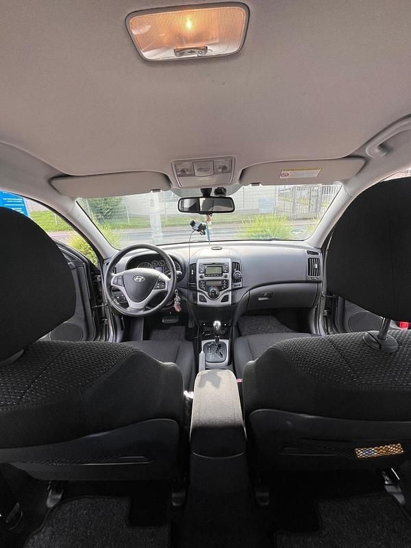 Gebraucht Hyundai i30 126 PS (92 kW) 2010 Grau Limousine