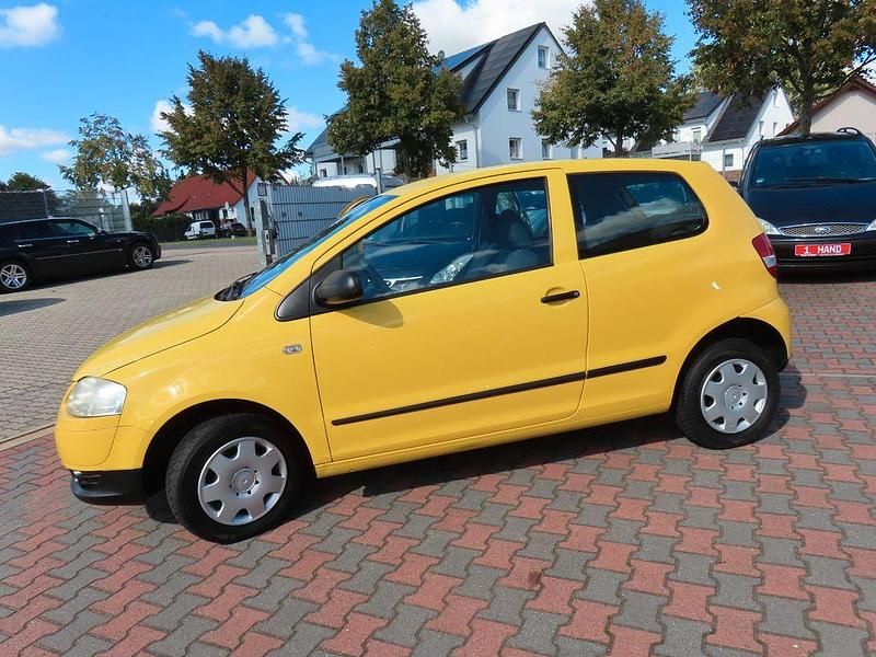 Gelb Gebraucht 2005 VW Fox Basis Kleinwagen | 2.450 € (Fairer Preis) - Bild 1/4