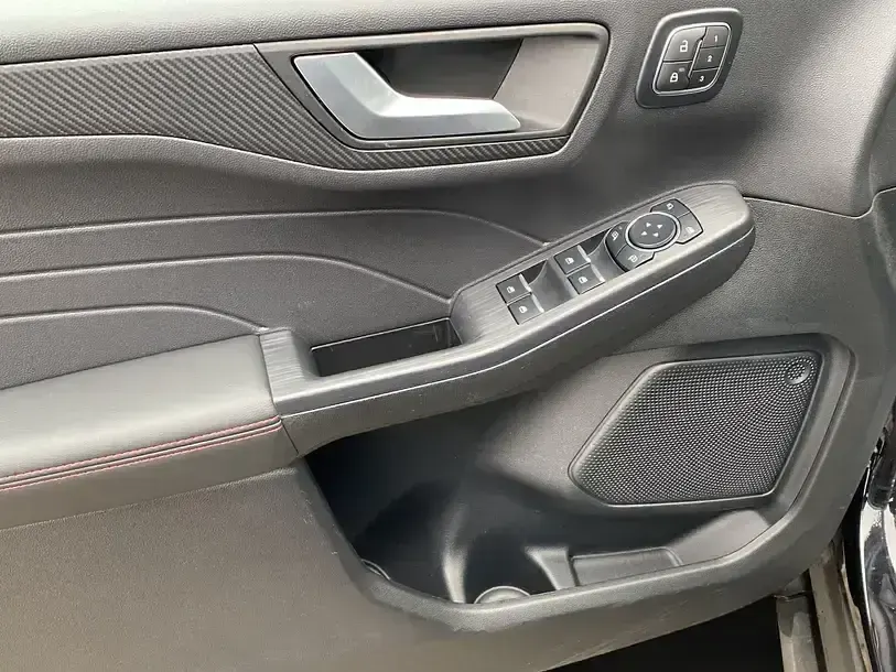 Gebraucht Ford Kuga ST-Line X 186 PS (136 kW) 2025 Schwarz SUV