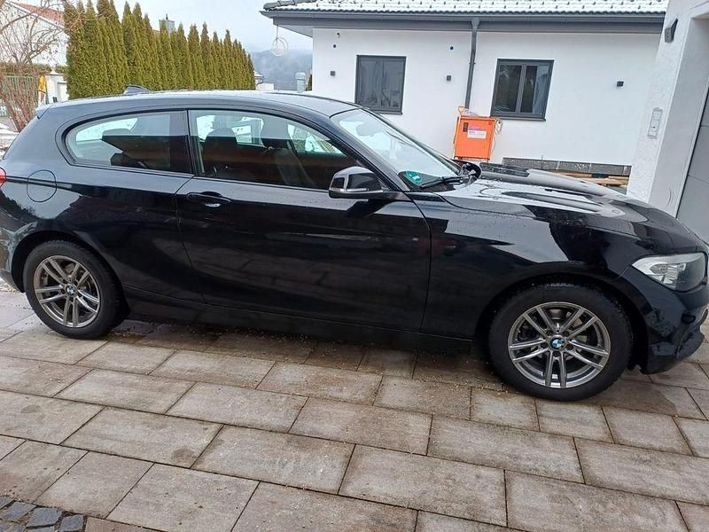 Schwarz Gebraucht 2015 BMW 116 Kleinwagen | 10.450 € (Fairer Preis) - Bild 1/4