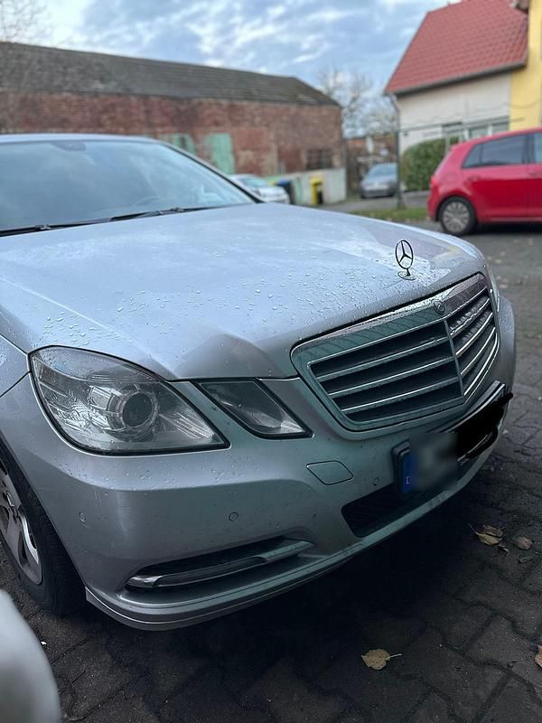 Gebraucht Mercedes E200 2012 Silber Limousine