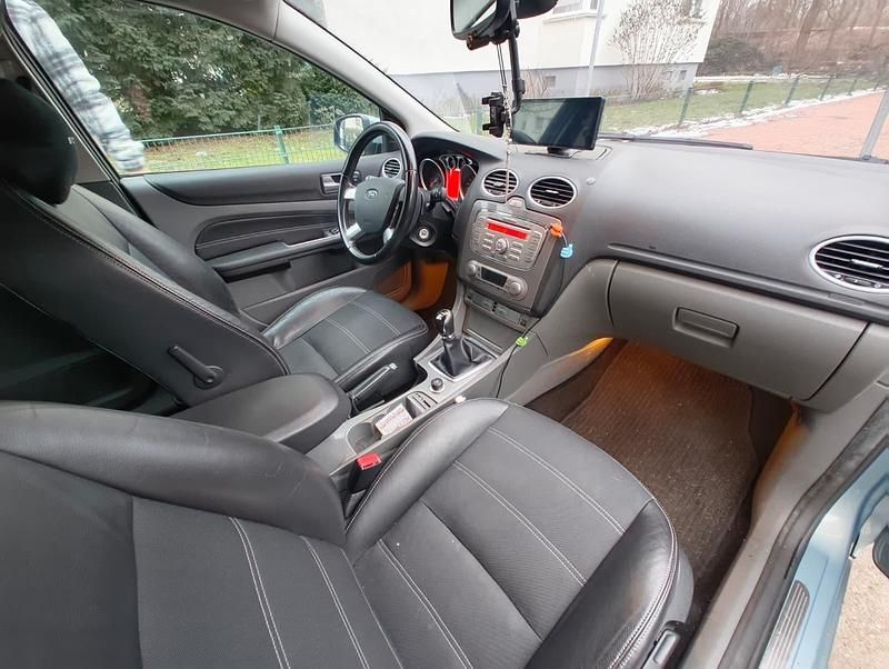 Gebraucht Ford Focus 100 PS (73 kW) 2008 Grau Limousine