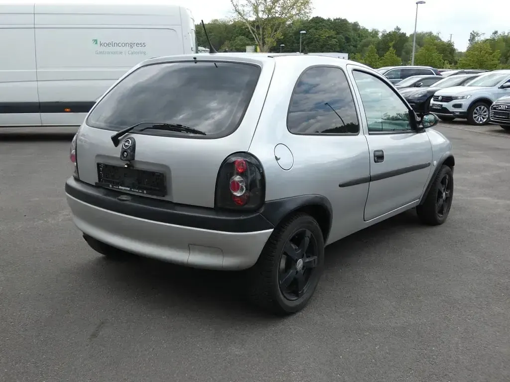 Gebraucht Opel Corsa 65 PS (47 kW) 1998 Silber Kleinwagen