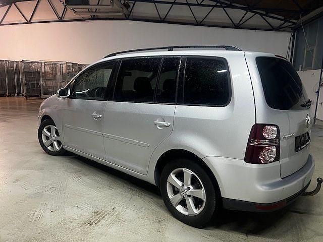 Gebraucht VW Touran Trendline 105 PS (77 kW) 2007 Silber Van / Kleinbus