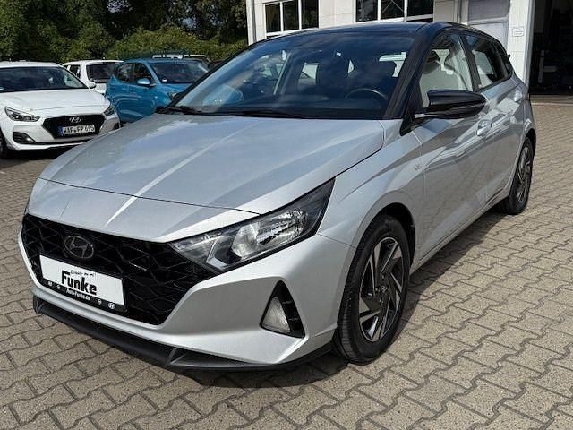 Silber Gebraucht 2021 Hyundai i20 Intro Edition Limousine | 14.990 € (Fairer Preis) - Bild 1/4