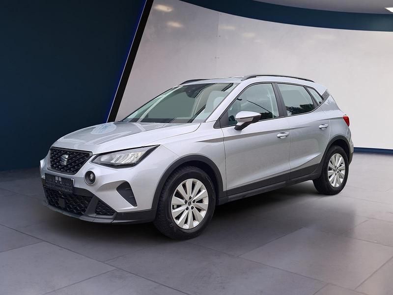"urban" silber Gebraucht 2024 Seat Arona Style SUV | 19.990 € (Guter Preis) - Bild 1/4