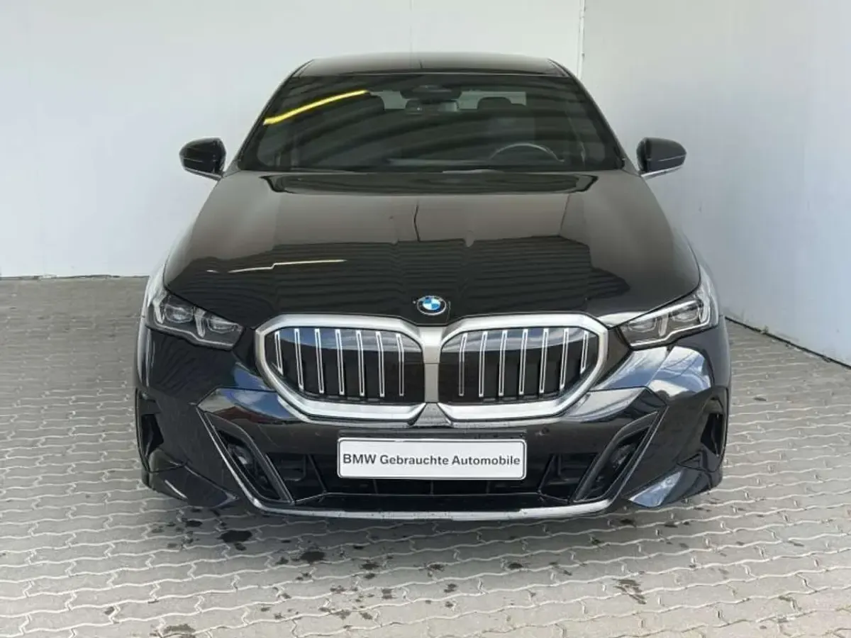 Gebraucht BMW 520 M Sport 197 PS (144 kW) 2024 Schwarz Limousine