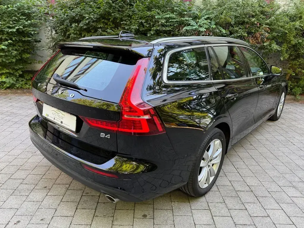Gebraucht Volvo V60 197 PS (144 kW) 2021 Schwarz Kombi