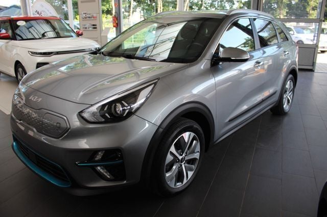 Grau Gebraucht 2022 Kia e-Niro 3 SUV | 21.990 € (Superpreis) - Bild 1/4