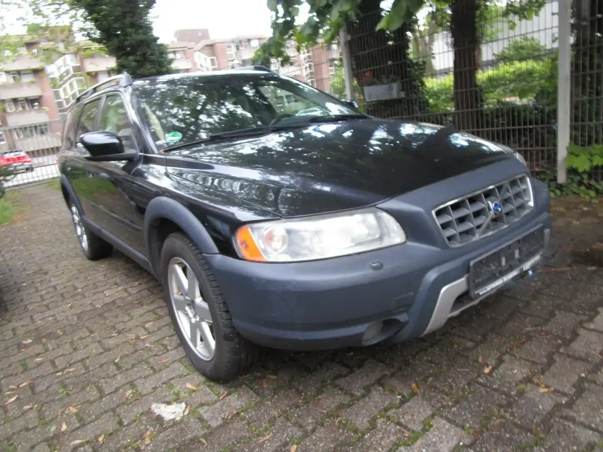 Usata Volvo XC70 185 CV (136 kW) 2007 Nero Station wagon