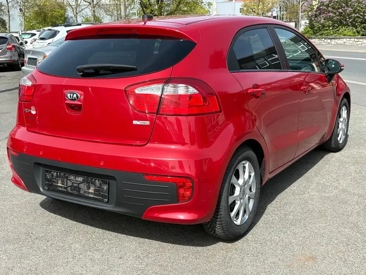 Gebraucht Kia Rio DREAM-TEAM Edition 75 PS (55 kW) 2015 Rot Kleinwagen