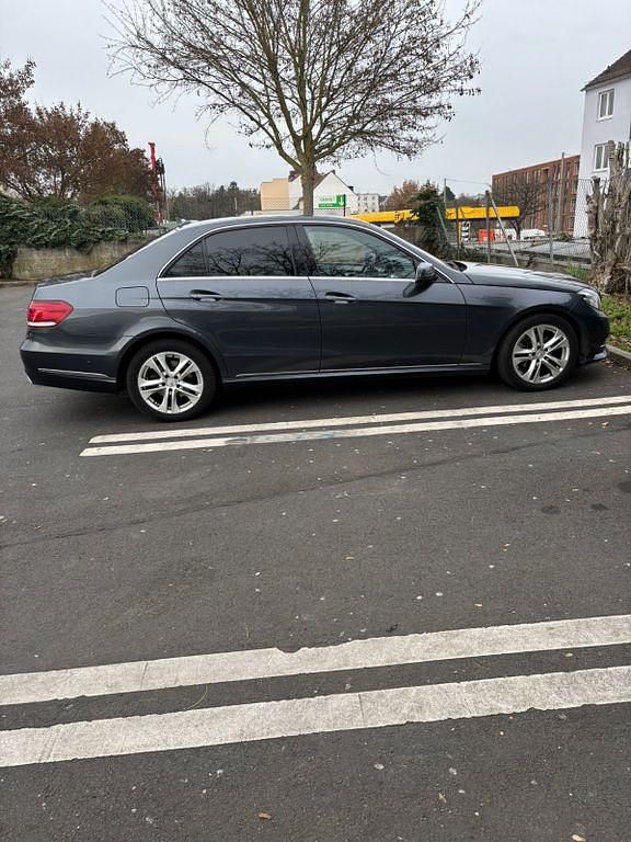 Gebraucht Mercedes E220 Avantgarde 170 PS (125 kW) 2013 Andere farben Limousine