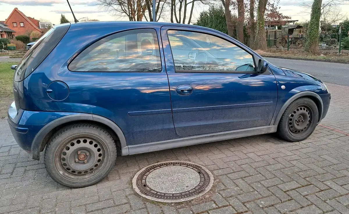 Używany Opel Corsa 80 KM (58 kW) 2005 Niebieski Hatchback