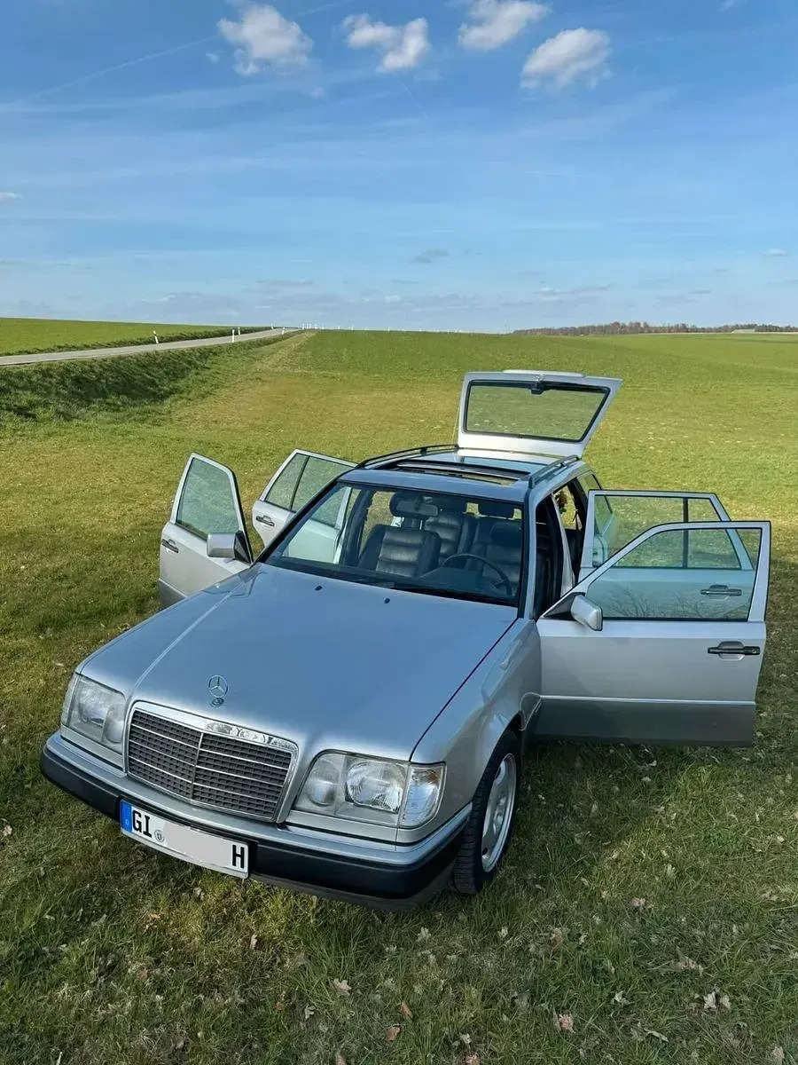 Brugt Mercedes E230 132 HK (97 kW) 1992 Sølv Stationcar