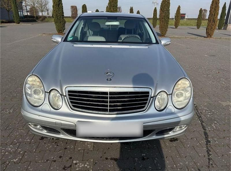 Gebraucht Mercedes E200 Classic 163 PS (119 kW) 2002 Silber Limousine