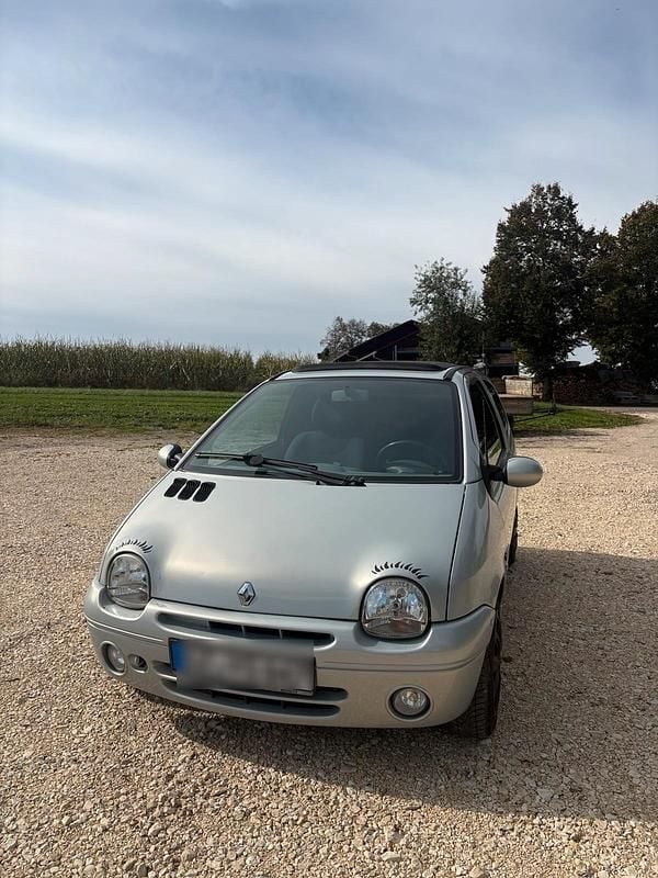 Silber Gebraucht 2004 Renault Twingo Kleinwagen | 2.200 € (Etwas zu teuer) - Bild 1/4