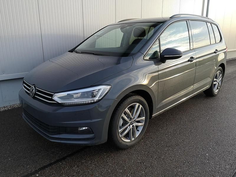 Grenadillschwarz metallic Neu 2025 VW Touran Comfortline Van / Kleinbus | 37.640 € - Bild 1/4