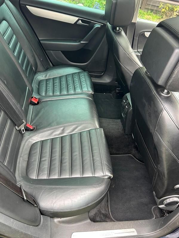 Gebraucht VW Passat 170 PS (125 kW) 2011 Blau Kombi