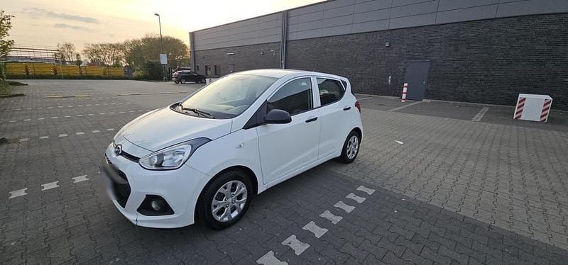 Gebraucht Hyundai i10 69 PS (50 kW) 2014 Weiß Kleinwagen