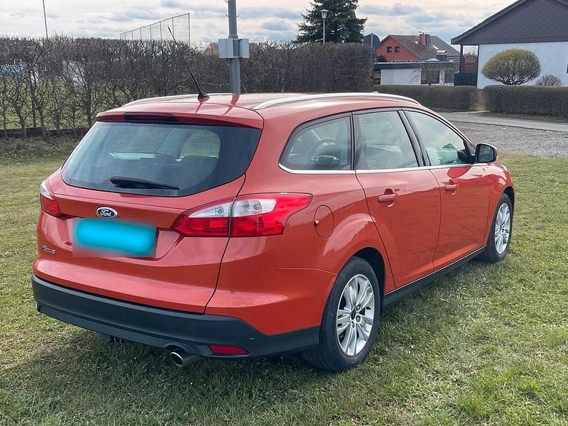 Usata Ford Focus 140 CV (102 kW) 2012 Arancione Station wagon
