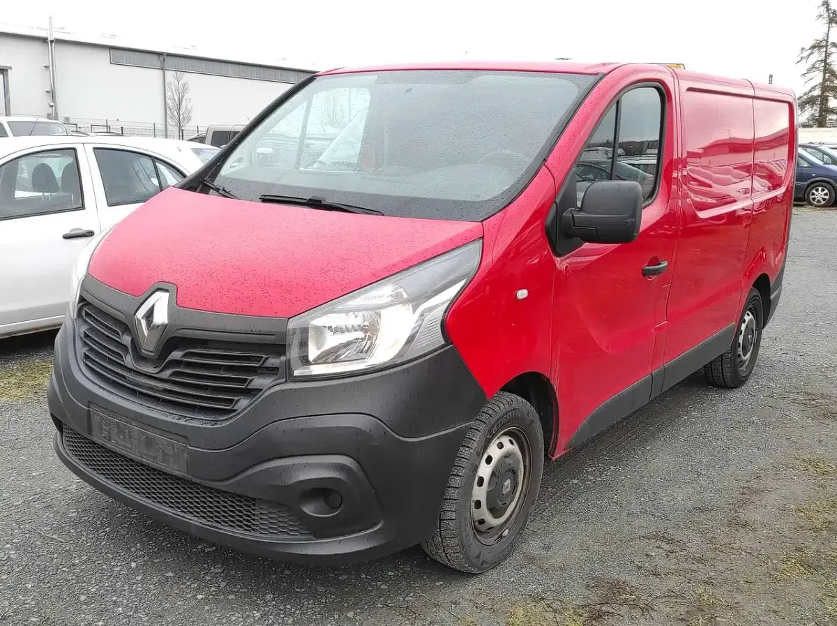 Usata Renault Trafic 90 CV (66 kW) 2014 Rosso Monovolume