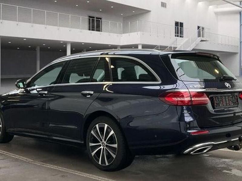 Gebraucht Mercedes E300 320 PS (235 kW) 2022 Blau Kombi