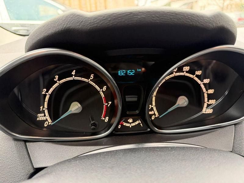 Gebraucht Ford Fiesta SYNC Edition 101 PS (74 kW) 2014 Weiß Kleinwagen