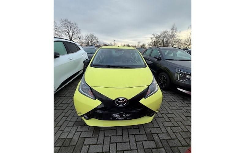 Gebraucht Toyota Aygo X-cite 69 PS (50 kW) 2016 Gelb Kleinwagen