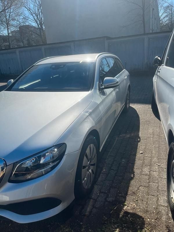Gebraucht Mercedes E220 194 PS (142 kW) 2017 Silber Kombi