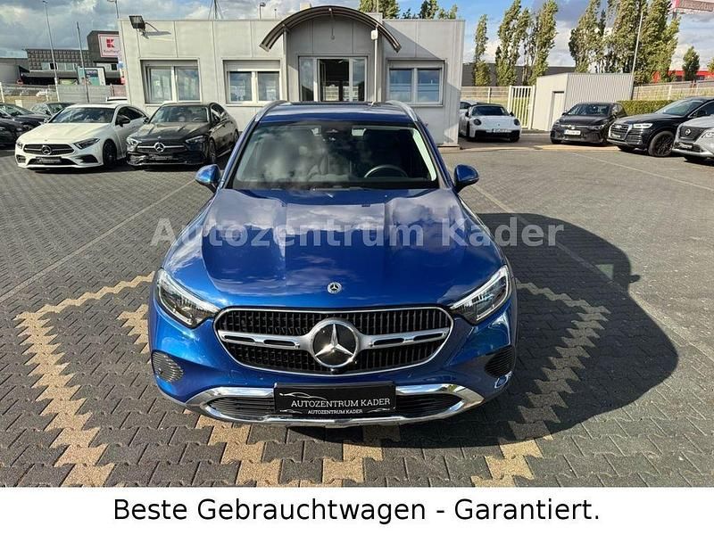Gebraucht Mercedes GLC200 227 PS (166 kW) 2023 Other SUV