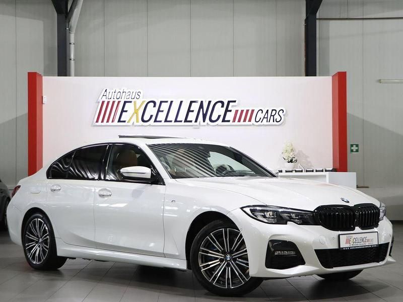 Weiß Gebraucht 2021 BMW 330e M Sport Limousine | 28.993 € (Fairer Preis) - Bild 1/4
