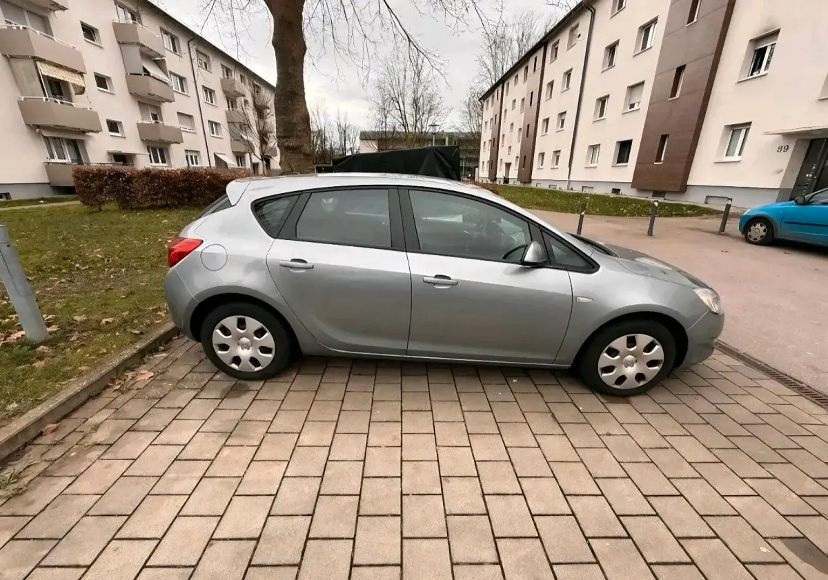 Gebraucht Opel Astra 87 PS (63 kW) 2010 Silber Kleinwagen