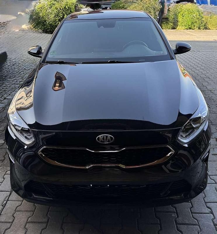Schwarz Gebraucht 2020 Kia Ceed Spirit Kleinwagen | 20.000 € (Etwas zu teuer) - Bild 1/4