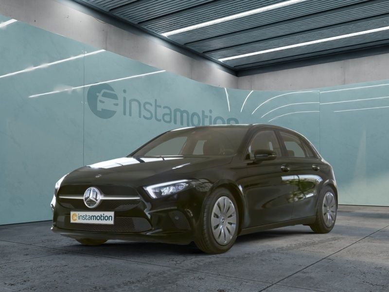 Schwarz Gebraucht 2022 Mercedes A250 Limousine | 25.480 € (Guter Preis) - Bild 1/3