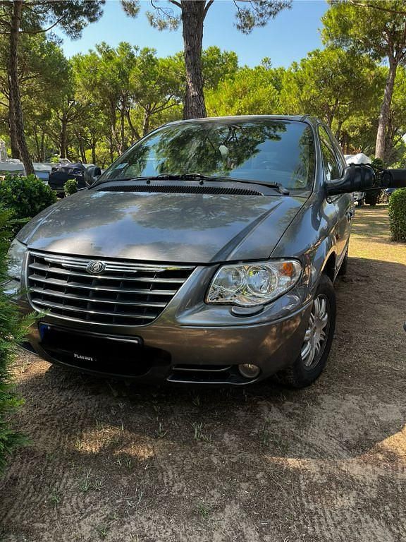 Grau Gebraucht 2007 Chrysler Grand Voyager Limited Van / Kleinbus | 5.000 € (Fairer Preis) - Bild 1/4