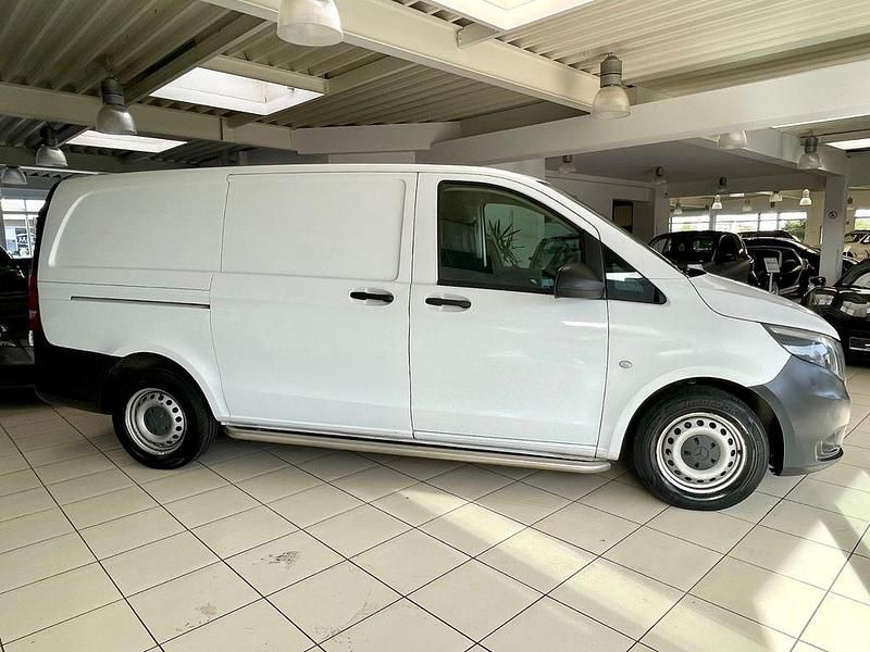 Weiß Gebraucht 2016 Mercedes Vito Van / Kleinbus | 10.990 € (Guter Preis) - Bild 1/4