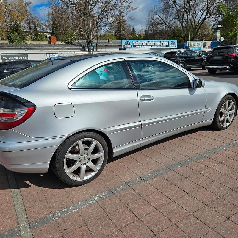 Gebraucht Mercedes C200 163 PS (119 kW) 2005 Silber Coupé