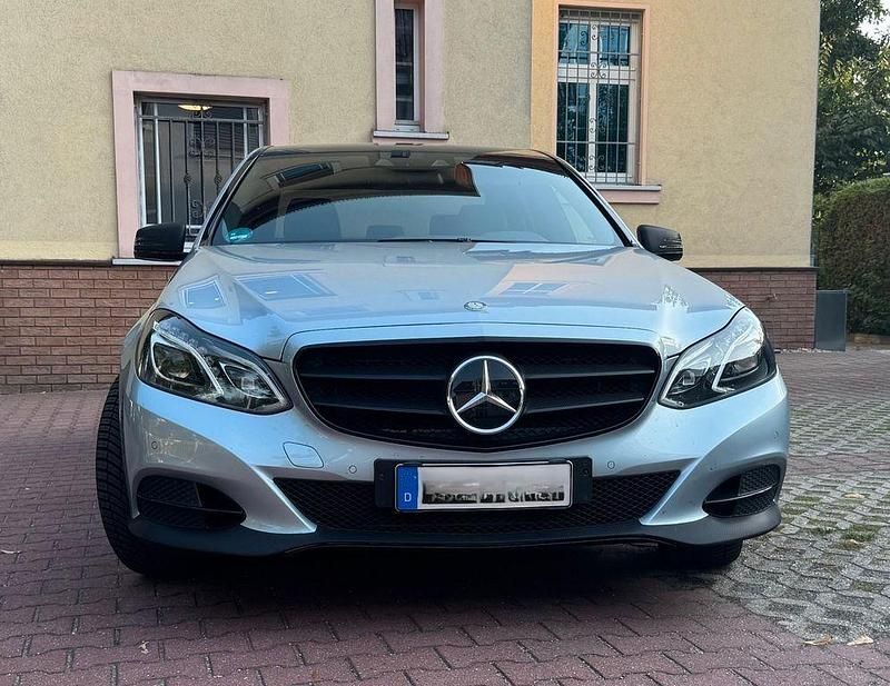Silber Gebraucht 2013 Mercedes E300 Avantgarde Limousine | 15.000 € (Guter Preis) - Bild 1/4