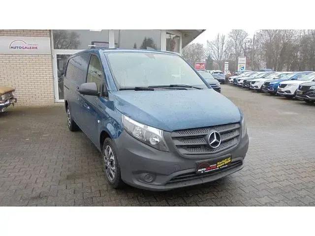 Gebraucht Mercedes Vito 114 PS (83 kW) 2017 Blau Van