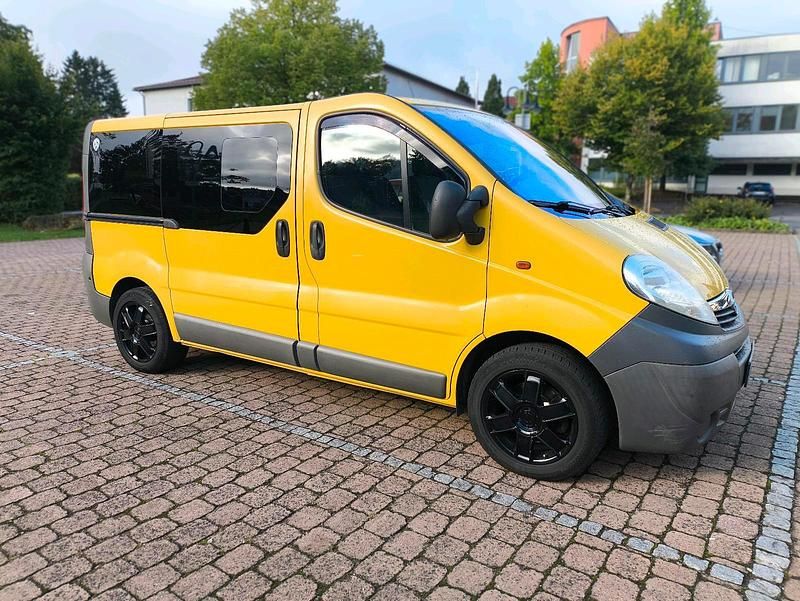 Gelb Gebraucht 2013 Opel Vivaro Van | 9.300 € - Bild 1/4
