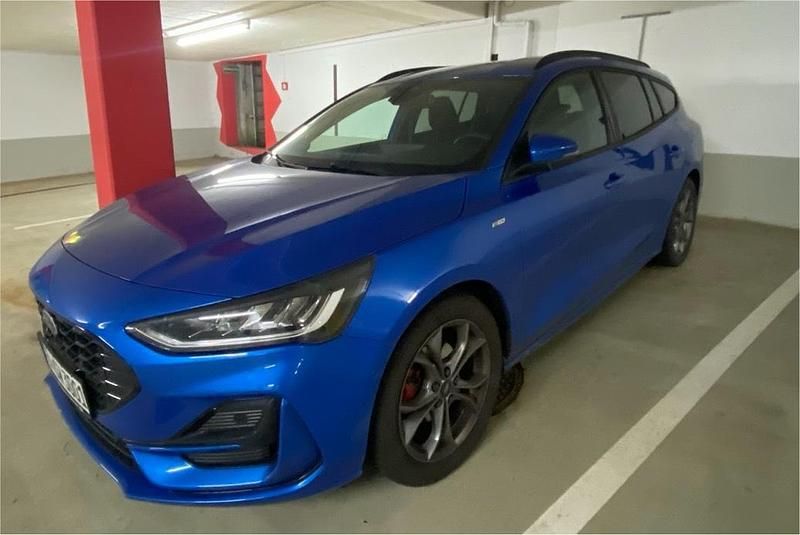 Blau Gebraucht 2024 Ford Focus ST-Line X Kombi | 24.750 € (Guter Preis) - Bild 1/3