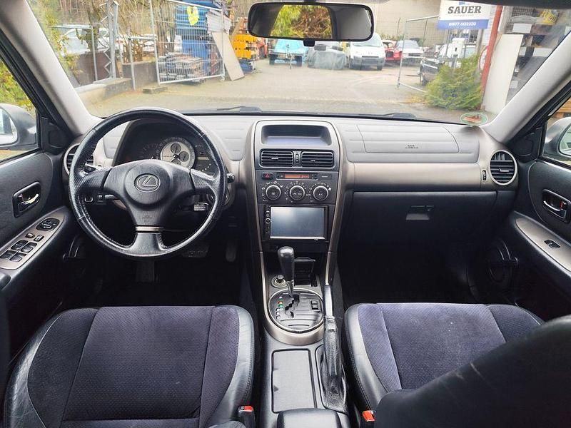 Gebraucht Lexus IS200 155 PS (114 kW) 1999 Silber Limousine