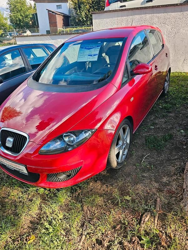 Rot Gebraucht 2006 Seat Altea Reference Van / Kleinbus | 2.950 € (Etwas zu teuer) - Bild 1/4