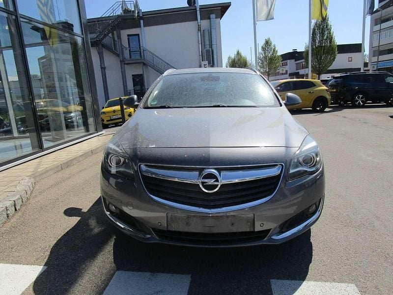 Usado Opel Insignia Innovation 170 HP (125 kW) 2017 Cinzento Carrinha