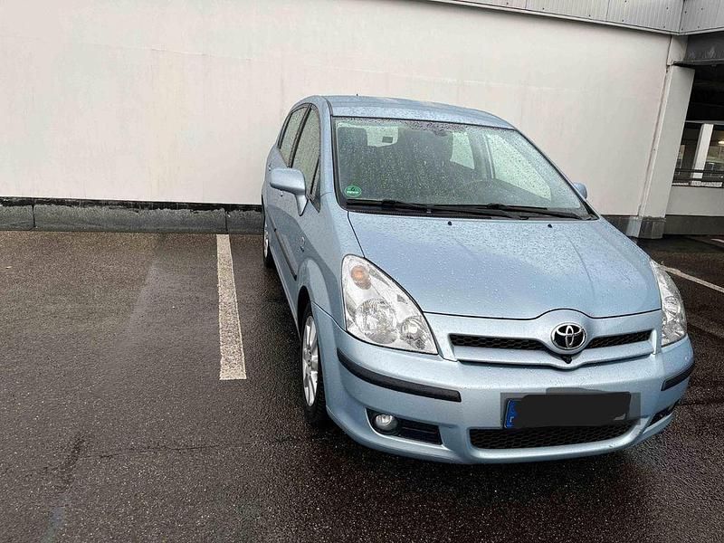 Grau Gebraucht 2005 Toyota Corolla Verso Edition Van / Kleinbus | 3.650 € (Guter Preis) - Bild 1/4