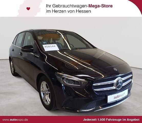 Nachtschwarz Gebraucht 2020 Mercedes B180 Style Van / Kleinbus | 17.790 € (Guter Preis) - Bild 1/4