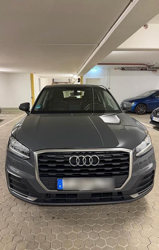 Grau Gebraucht 2020 Audi Q2 SUV | 20.300 € (Guter Preis) - Bild 1/4